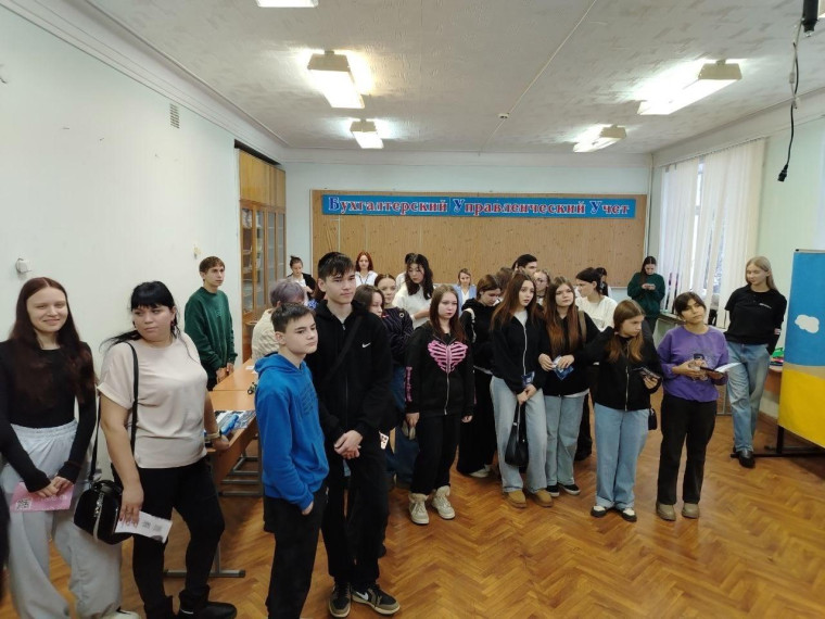 ДЕВЯТИКЛАССНИКИ ПОСЕТИЛИ ОБРАЗОВАТЕЛЬНУЮ ЯРМАРКУ.